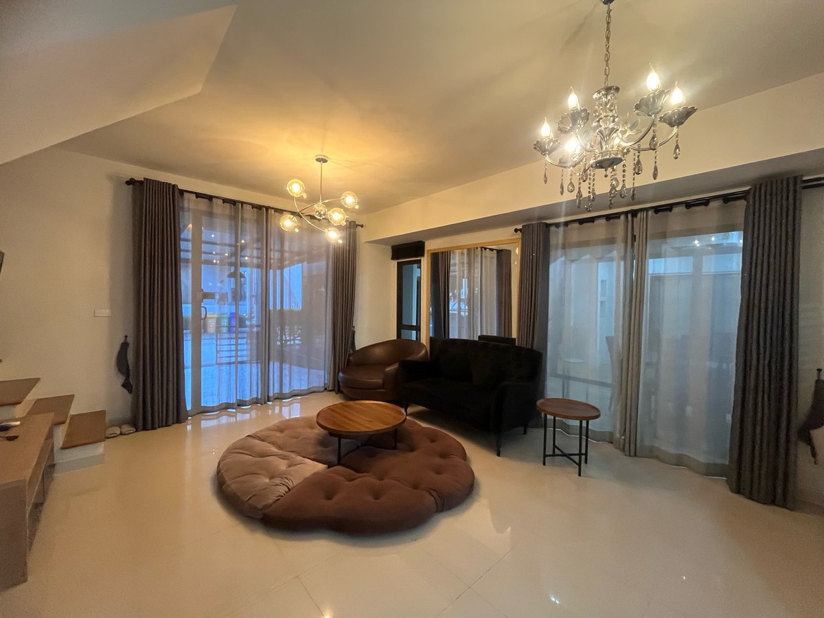 For RentTownhomePattanakan, Srinakarin : 🚩For Rent - Beautiful house for sale, usable area equal to a single house, PLENO Rama 9 - Krungthep Kreetha 1. Next to the swimming pool, very good view, 5 bedrooms, 3 bathrooms, fully furnished. Owner selling for 6.59 million, renting for 35,000 baht.