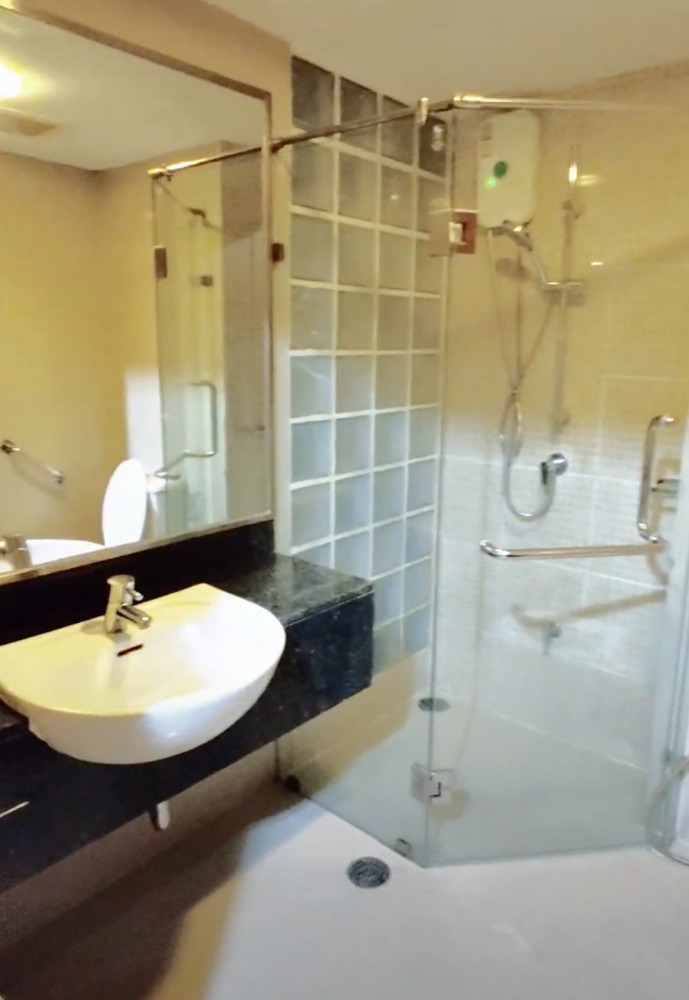 ให้เช่าคอนโดรัชดา ห้วยขวาง : 🔥ให้เช่าด่วน🔥คอนโดเดอะ คริส รัชดา 17 ใกล้รถไฟฟ้า MRT สุทธิสาร เพียง 0.4 กม. เฟอร์นิเจอร์ครบ พร้อมเข้าอยู่