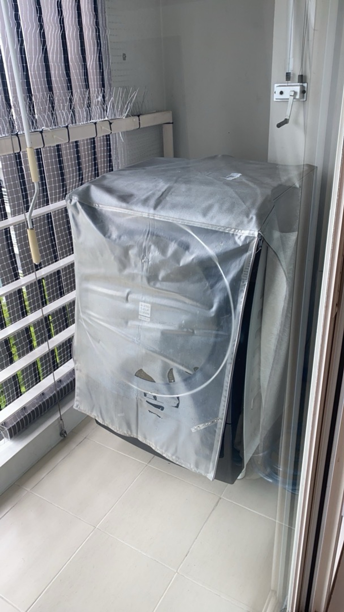 For RentCondoPattanakan, Srinakarin : 🚩 New Building 4 #Element Srinakarin Room almost 1 hrs. 1 Water. Beautiful room. There is an electric stove. Washing machine. Contact Aunt Mam 0992982923 LINEID: 0644740951 SOM4/1/19