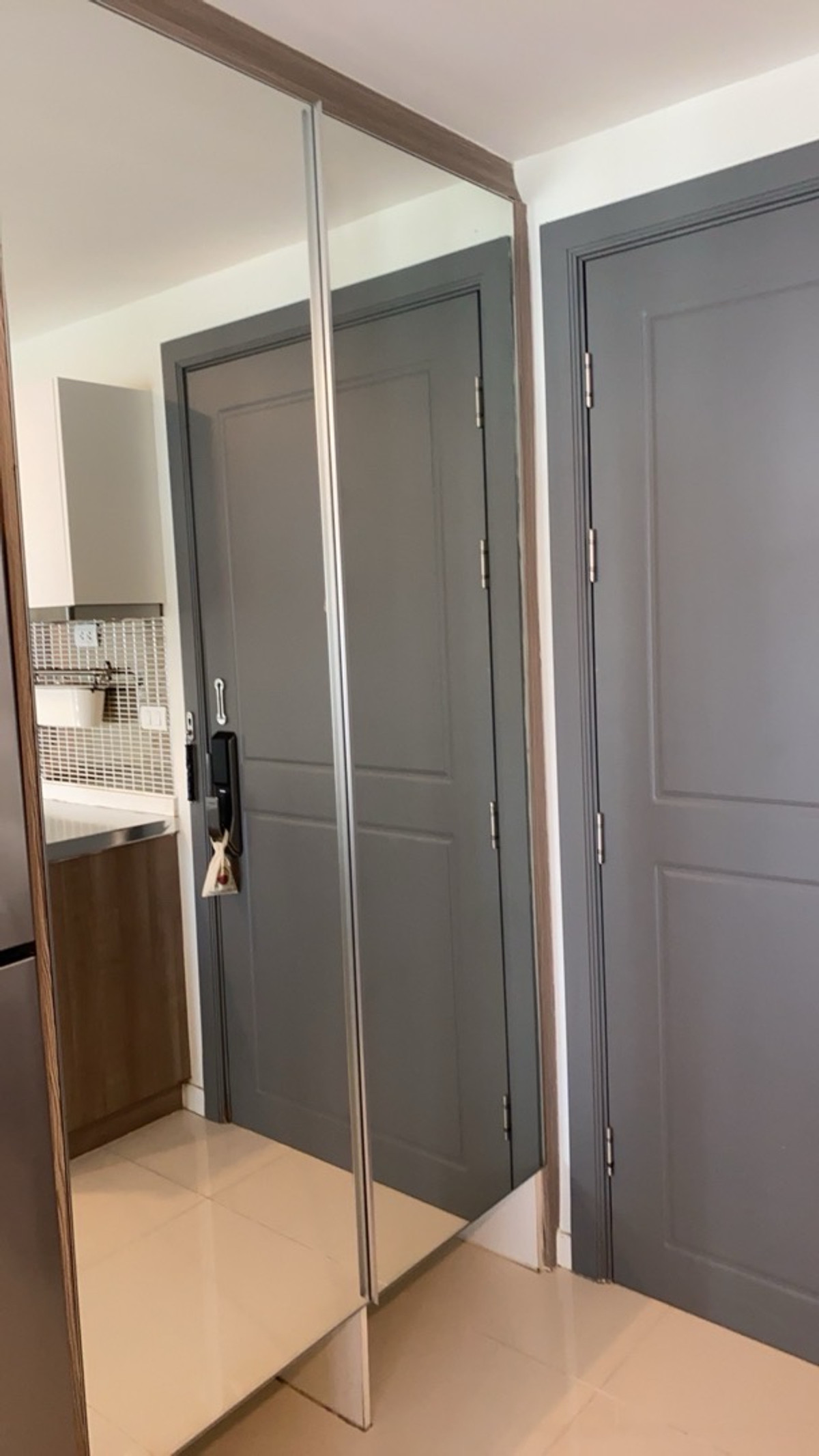 For RentCondoPattanakan, Srinakarin : 🚩 New Building 4 #Element Srinakarin Room almost 1 hrs. 1 Water. Beautiful room. There is an electric stove. Washing machine. Contact Aunt Mam 0992982923 LINEID: 0644740951 SOM4/1/19