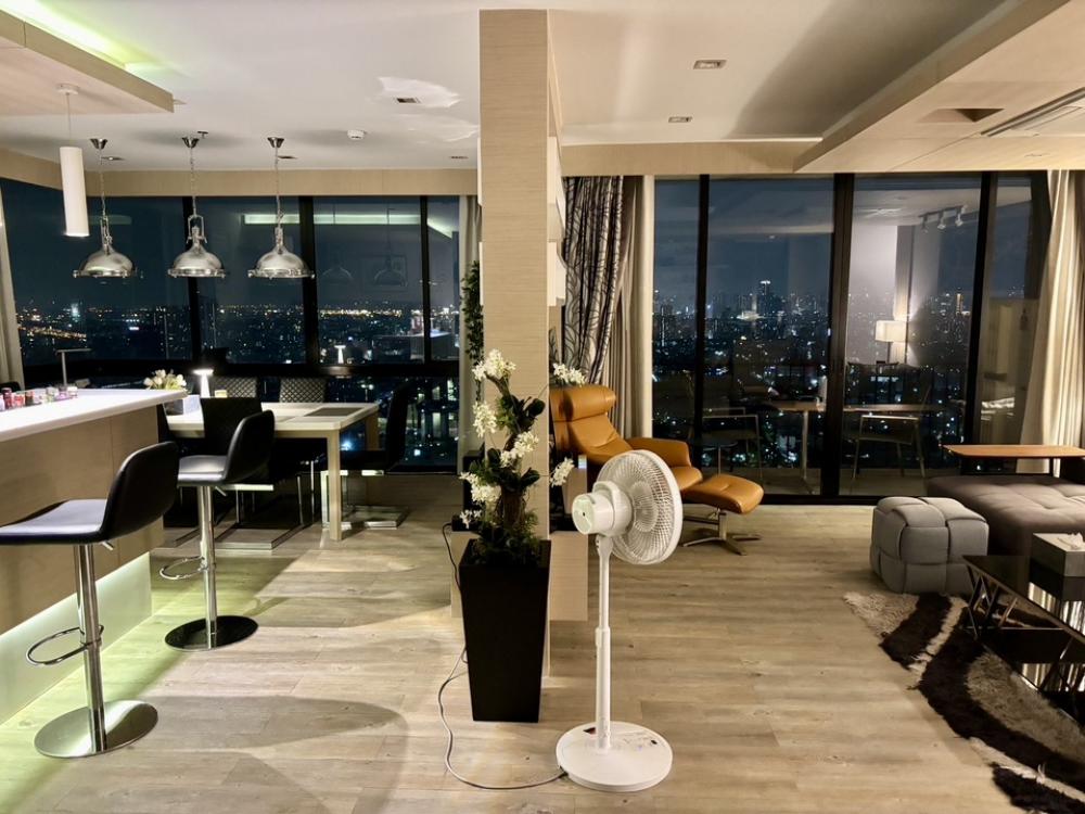 ขายคอนโดลาดพร้าว เซ็นทรัลลาดพร้าว : 📢👇Big size unit for 2 beds , big living room, unblocked of city view, near Central Ladprao, jatujak park, fully furnished.
