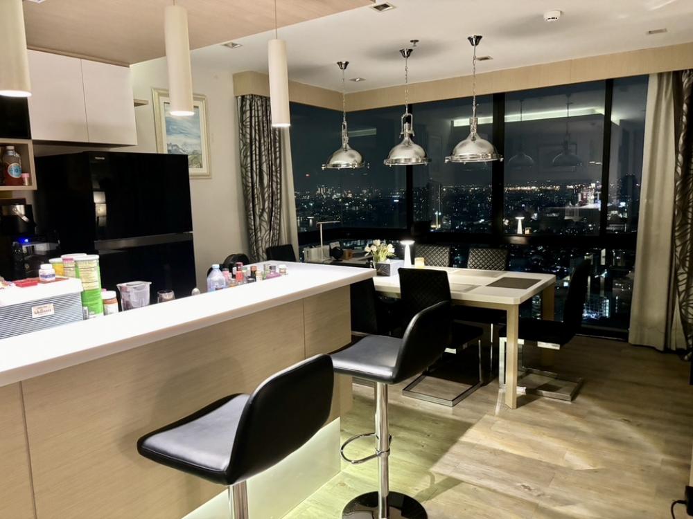 ขายคอนโดลาดพร้าว เซ็นทรัลลาดพร้าว : 📢👇Big size unit for 2 beds , big living room, unblocked of city view, near Central Ladprao, jatujak park, fully furnished.