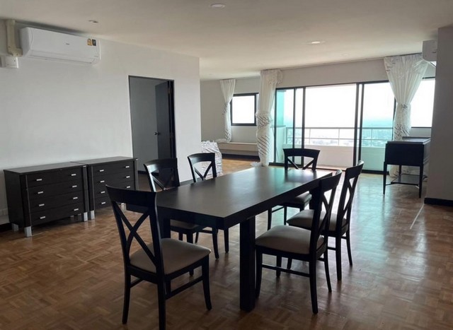 ให้เช่าคอนโดสาทร นราธิวาส : Sathorn Gardens 3-Bedroom Condo for Rent, close to MRT Lumpini & BTS Sala Daeng