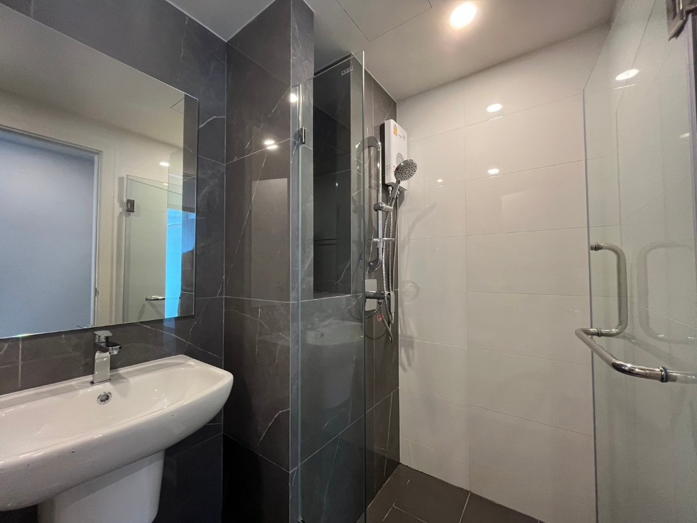 ให้เช่าคอนโดพัทยา บางแสน ชลบุรี สัตหีบ : ให้เช่าคอนโด บริกซ์ตัน แคมปัส บางแสน ติด ม.บูรพา 2 ห้องนอน 1 ห้องน้ำ 36 ตร.ม. @ บริกซ์ตัน แคมปัส บางแสน Brixton Campus Bangsaen