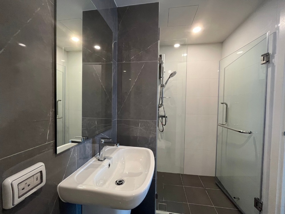 ให้เช่าคอนโดพัทยา บางแสน ชลบุรี สัตหีบ : ให้เช่าคอนโด บริกซ์ตัน แคมปัส บางแสน ติด ม.บูรพา 2 ห้องนอน 1 ห้องน้ำ 36 ตร.ม. @ บริกซ์ตัน แคมปัส บางแสน Brixton Campus Bangsaen