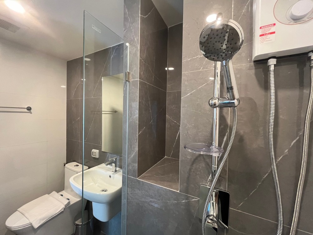 ให้เช่าคอนโดพัทยา บางแสน ชลบุรี สัตหีบ : ให้เช่าคอนโด บริกซ์ตัน แคมปัส บางแสน ติด ม.บูรพา 2 ห้องนอน 1 ห้องน้ำ 36 ตร.ม. @ บริกซ์ตัน แคมปัส บางแสน Brixton Campus Bangsaen