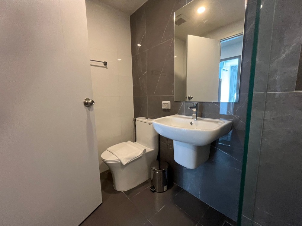 ให้เช่าคอนโดพัทยา บางแสน ชลบุรี สัตหีบ : ให้เช่าคอนโด บริกซ์ตัน แคมปัส บางแสน ติด ม.บูรพา 2 ห้องนอน 1 ห้องน้ำ 36 ตร.ม. @ บริกซ์ตัน แคมปัส บางแสน Brixton Campus Bangsaen