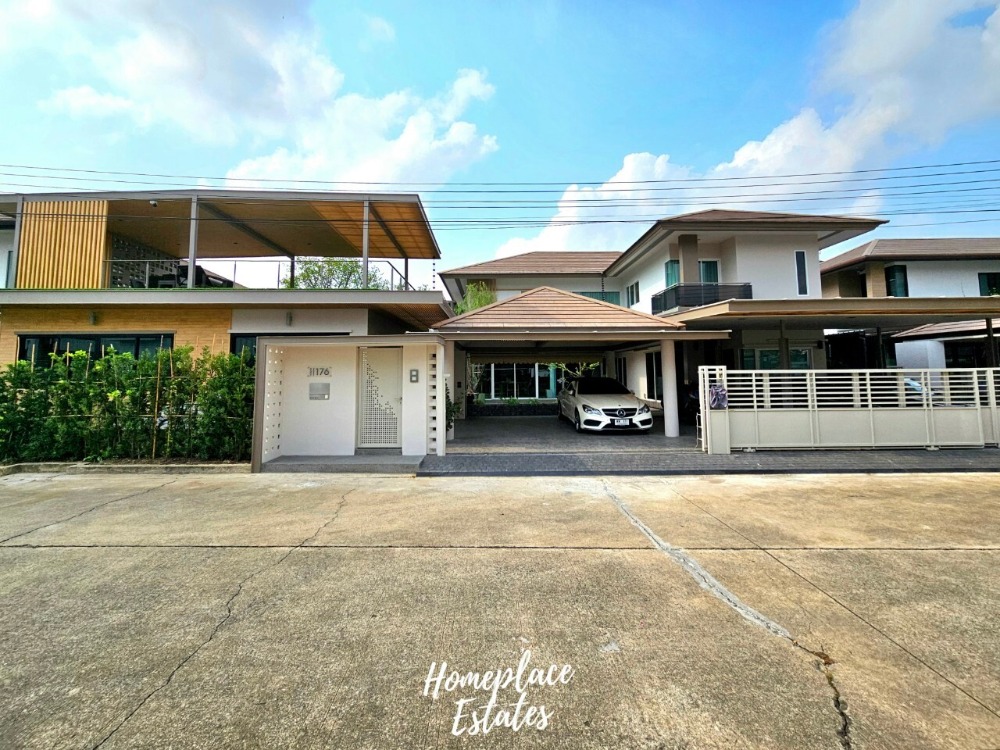 ขายบ้านลาดกระบัง สุวรรณภูมิ : บ้านเดี่ยวหน้ากว้าง 3 หลัง ขนาด 132 ตร.ว. สวยพร้อมอยู่ บนถนน กรุงเทพกรีฑา 6 นอน 9 น้ำ พร้อมสนามมินิกอลฟ์ โครงการ Nirvana Icon Wongwaen-Rama 9