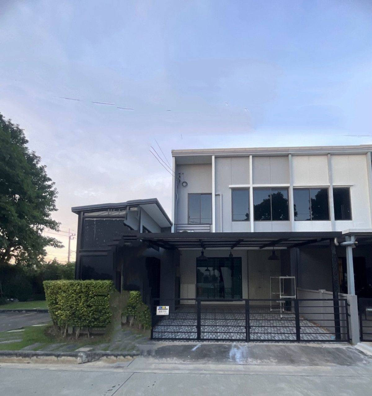 ให้เช่าทาวน์โฮมพัฒนาการ ศรีนครินทร์ : ให้เช่าทาวน์โฮม พลีโน่ พระราม 9 - กรุงเทพกรีฑา ใกล้ โรงเรียน สารสาสน์ ร่มเกล้า เพียง 11 นาที