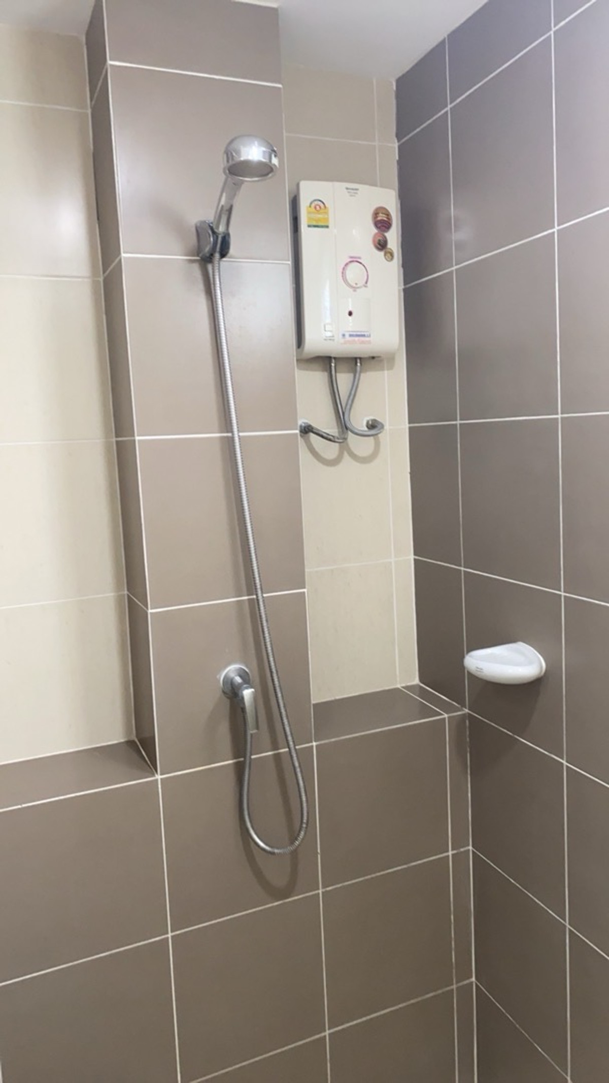 For RentCondoPattanakan, Srinakarin : 🚩 New Building 4 #Element Srinakarin Room almost 1 hrs. 1 Water. Beautiful room. There is an electric stove. Washing machine. Contact Aunt Mam 0992982923 LINEID: 0644740951 SOM4/1/19