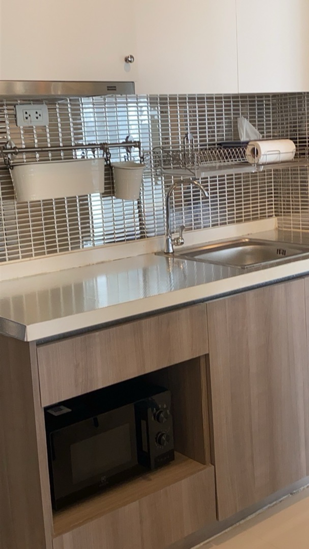 For RentCondoPattanakan, Srinakarin : 🚩 New Building 4 #Element Srinakarin Room almost 1 hrs. 1 Water. Beautiful room. There is an electric stove. Washing machine. Contact Aunt Mam 0992982923 LINEID: 0644740951 SOM4/1/19