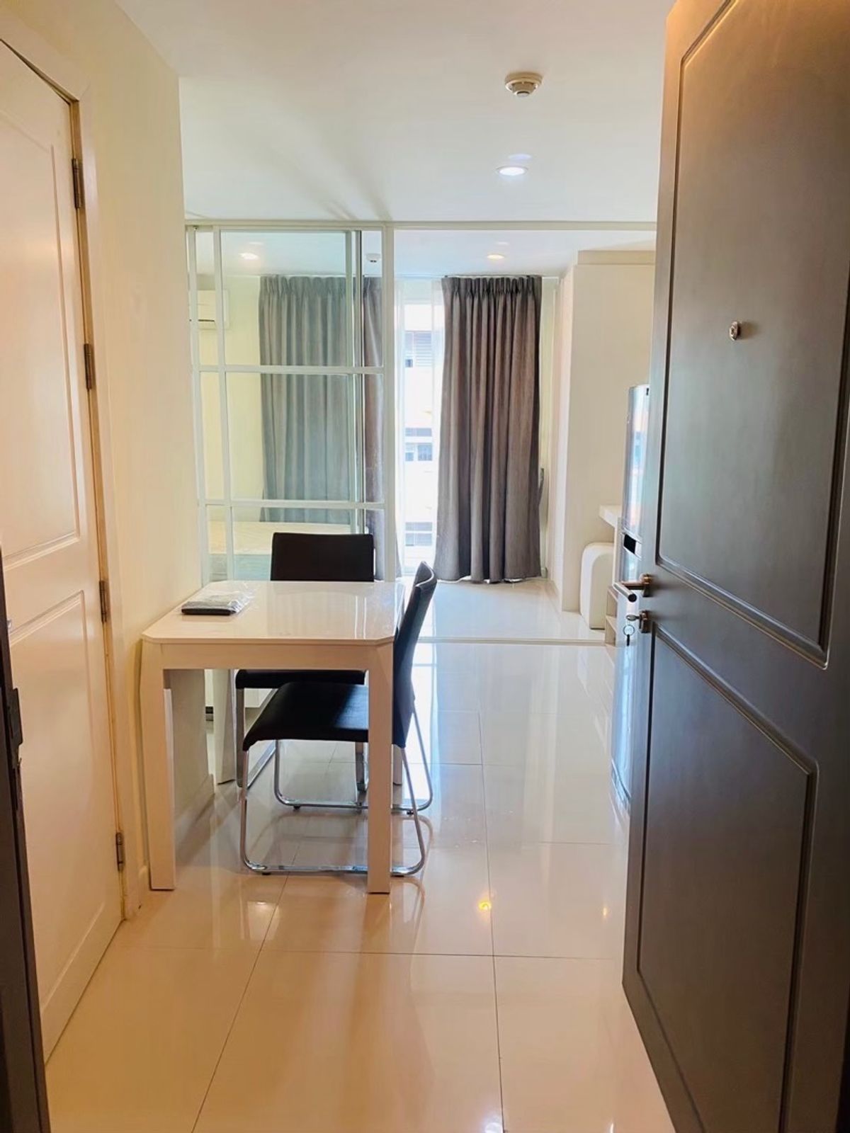 For RentCondoPattanakan, Srinakarin : 🚩 New Building 4 #Element Srinakarin Room almost 1 hrs. 1 Water. Beautiful room. There is an electric stove. Washing machine. Contact Aunt Mam 0992982923 LINEID: 0644740951 SOM4/1/19