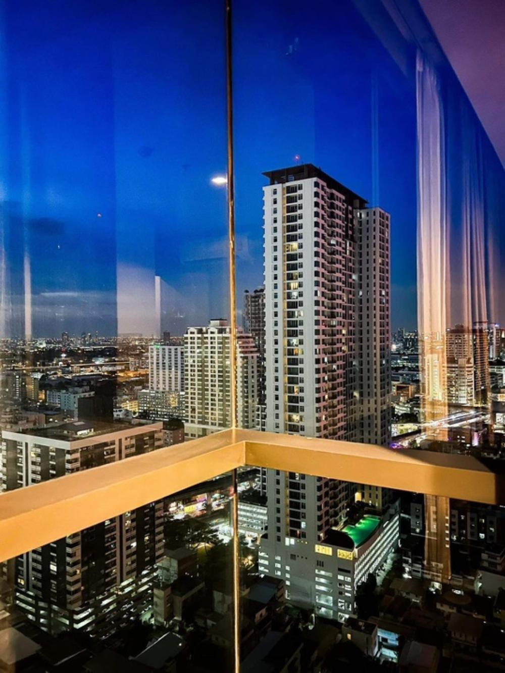 ขายคอนโดราชเทวี พญาไท : 📢👇 Only a few units of 2-beds, 80 sqm at The Line Ratchathewi with charming nice modern , fully furnished, near Siam square