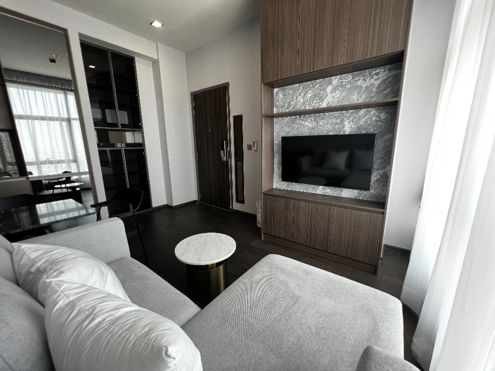 For RentCondoRatchathewi,Phayathai : Conner Ratchathewi, luxurious condo in the city center, 1 Bed Simplex, 33rd floor, only 40k!