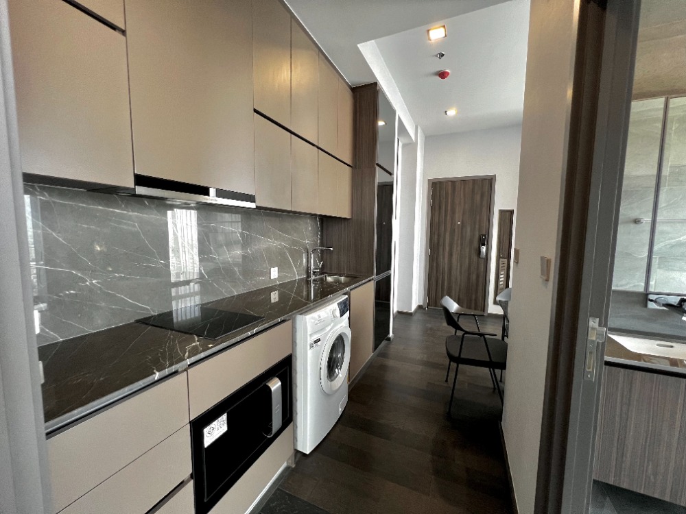 For RentCondoRatchathewi,Phayathai : Conner Ratchathewi, luxurious condo in the city center, 1 Bed Simplex, 33rd floor, only 40k!