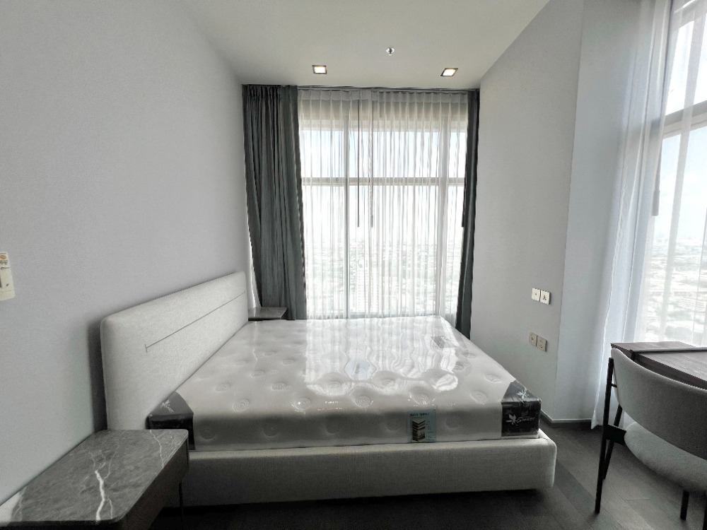 For RentCondoRatchathewi,Phayathai : Conner Ratchathewi, luxurious condo in the city center, 1 Bed Simplex, 33rd floor, only 40k!
