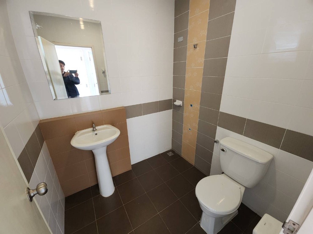 ให้เช่าทาวน์โฮมนนทบุรี บางใหญ่ บางบัวทอง : ให้เช่าทาวน์โฮม เดอะโมดิช บางบัวทอง ใกล้ โรงเรียนสารสาสน์วิเทศ บางบัวทอง เพียง 4 นาที