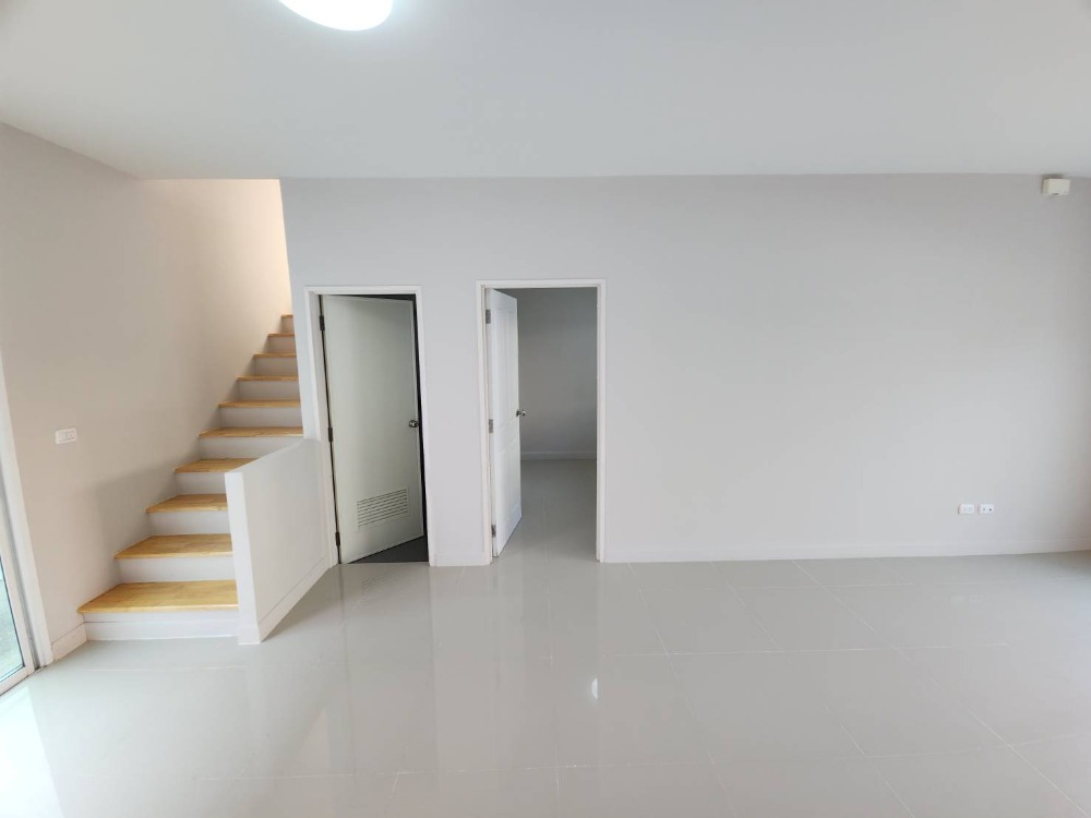 ให้เช่าทาวน์โฮมนนทบุรี บางใหญ่ บางบัวทอง : ให้เช่าทาวน์โฮม เดอะโมดิช บางบัวทอง ใกล้ โรงเรียนสารสาสน์วิเทศ บางบัวทอง เพียง 4 นาที