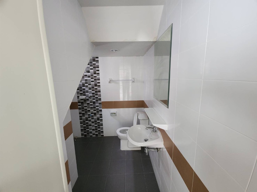 ให้เช่าทาวน์โฮมนนทบุรี บางใหญ่ บางบัวทอง : ให้เช่าทาวน์โฮม เดอะโมดิช บางบัวทอง ใกล้ โรงเรียนสารสาสน์วิเทศ บางบัวทอง เพียง 4 นาที