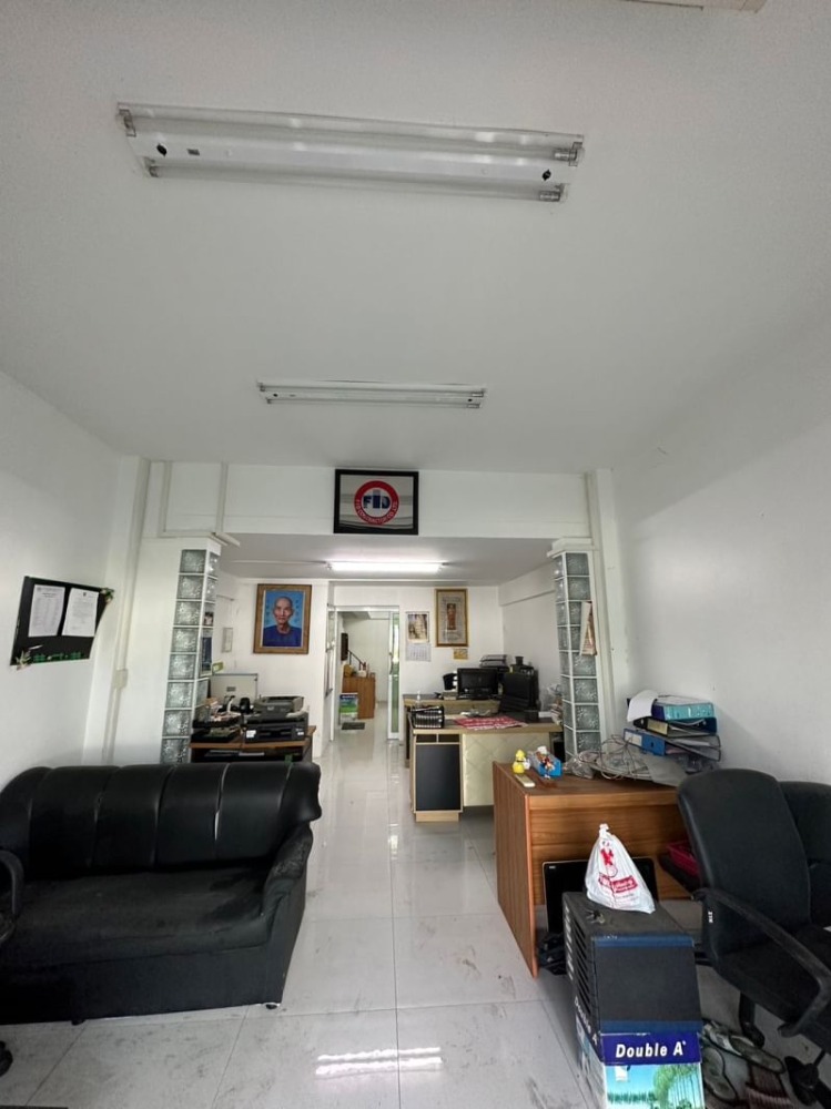 ขายอาคารพาณิชย์ระยอง : ขายอาคารพาณิชย์ 3 ชั้น 2 คูหา ตึกทำเชื่อมต่อเรียบร้อย อยู่ในแหล่งชุมชน ซอยตรงข้ามศูนย์ราชการอำเภอบ้านฉาง จังหวัดระยอง