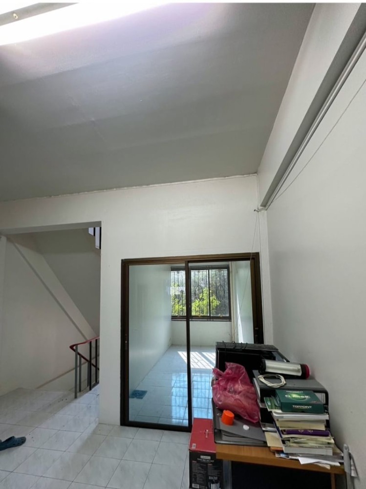 ขายอาคารพาณิชย์ระยอง : ขายอาคารพาณิชย์ 3 ชั้น 2 คูหา ตึกทำเชื่อมต่อเรียบร้อย อยู่ในแหล่งชุมชน ซอยตรงข้ามศูนย์ราชการอำเภอบ้านฉาง จังหวัดระยอง