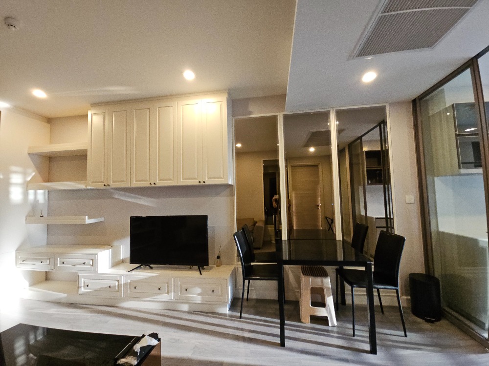 ขายคอนโดสาทร นราธิวาส : (ไม่รับนายหน้า) ขายห้องสภาพสวย 1 bed 1 bath คอนโด The Room สาทร ถนนปั้น ขนาด 49.84 ตรม วิวเมือง+เเม่น้ำ เห็นพลุ ตกเเต่งจัดเต็มพร้อมเข้าอยู่ สภาพใหม่มาก ฟรีโอน+อากรเเสตมป์ ขายที่ 7.99 ล้านบาท!