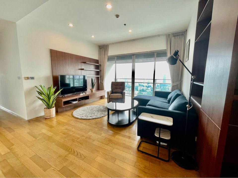 ให้เช่าคอนโดสุขุมวิท อโศก ทองหล่อ : High Floor, Unblocked View, Spacious 3 Beds Condo for Rent!