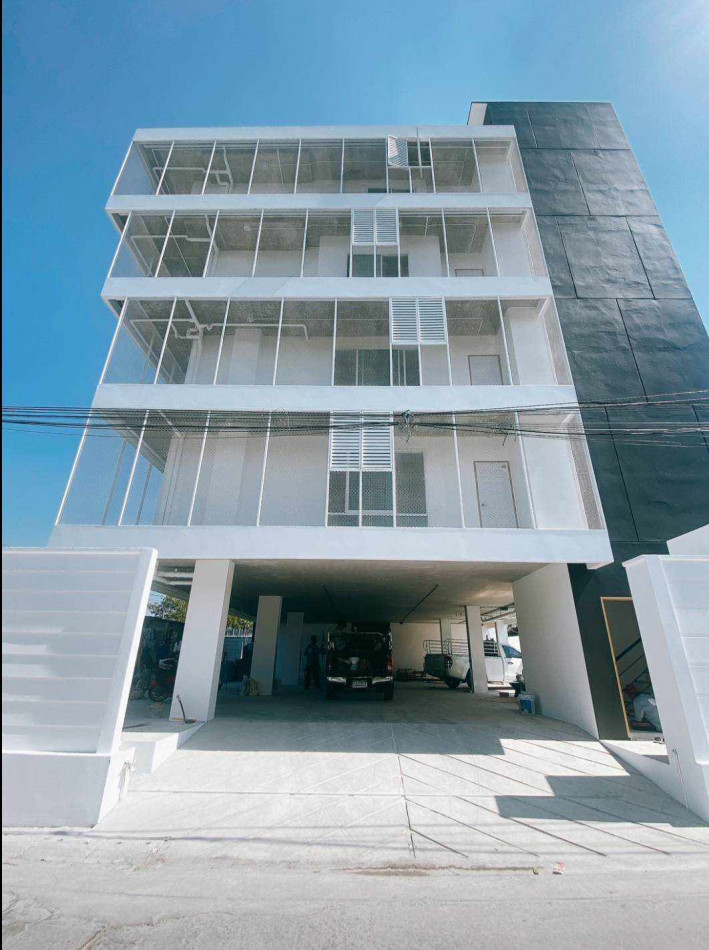 For RentOfficeVipawadee, Don Mueang, Lak Si : New office for rent - Ngamwongwan, modern style (near North Park golf course) 100 sq m, 1500 sq m, 5 floors high, with elevator, parking for up to 11 cars.