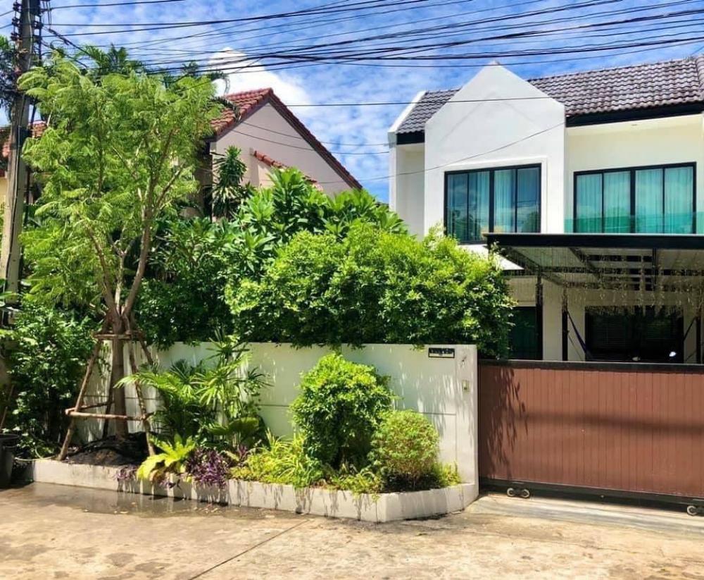 For SaleHouseAri,Anusaowaree : 📢👇Sell with tenants, contract ends in 2027. If you buy with tenants, you will get a discount on the rent of 720k per year. 2-storey house, recently renovated, with a swimming pool, near BTS Ari, convenient transportation, many routes, restaurants, coffee