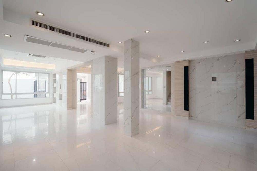 ขายทาวน์โฮมสุขุมวิท อโศก ทองหล่อ : 📢👇ขาย Townhome 3 ชั้น ทำเลดี  ใกล้ โรงเรียน โรงพยาบาล ห้างสรรพสินค้า มากมาย เดินทางสะดวก หลายเส้นทาง