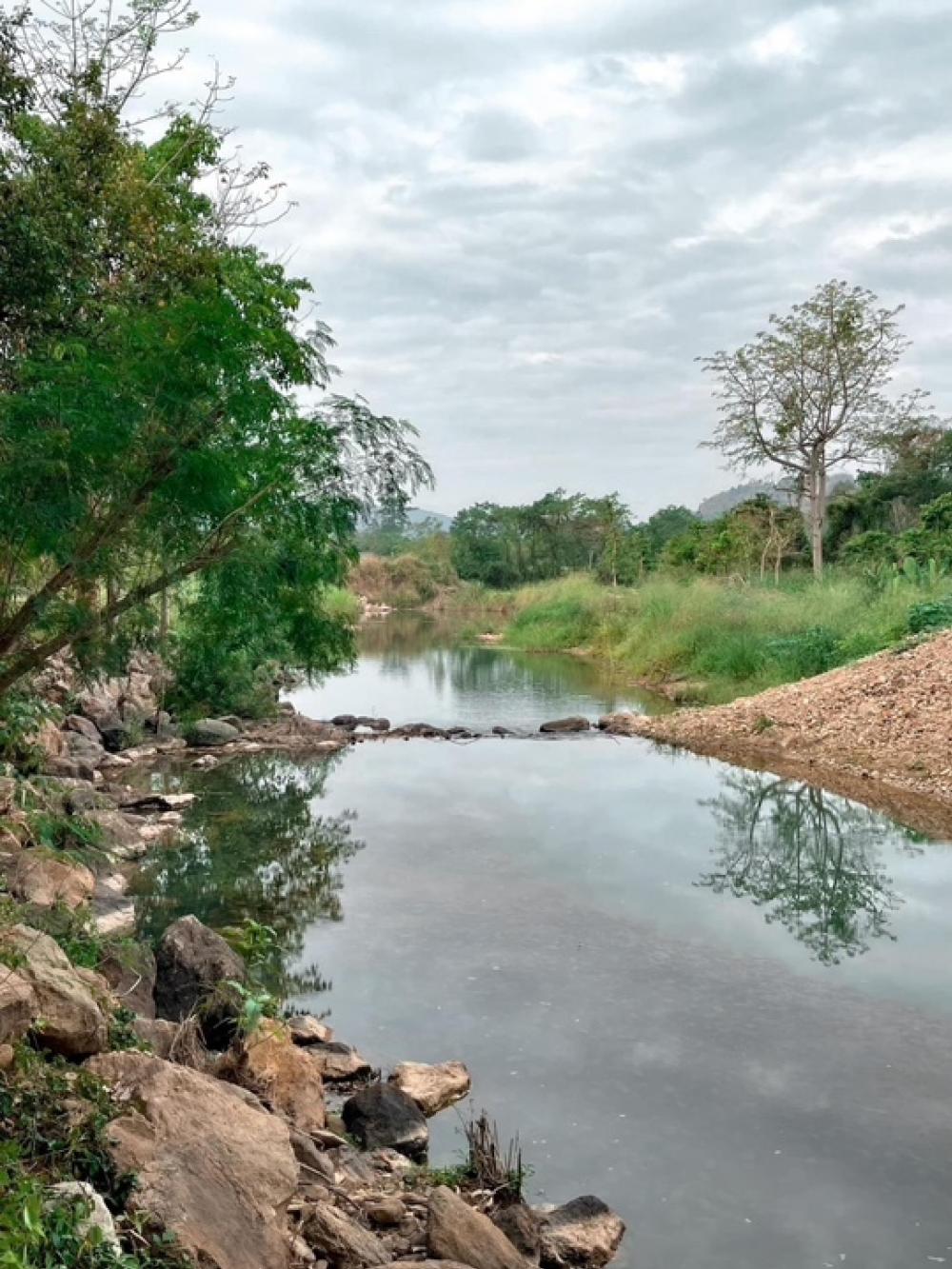 ขายที่ดินสระบุรี : 📢👇ขาย บ้าน ติดลำธาร และที่ดิน โฉนด ครุฑแดง ซื้อทั้งหมด หรือ  แบ่งซื้อ ได้ เหมาะ ที่จะ เป็น ทั้งบ้านพักตากอากาศ ลงทุน ทำสวน