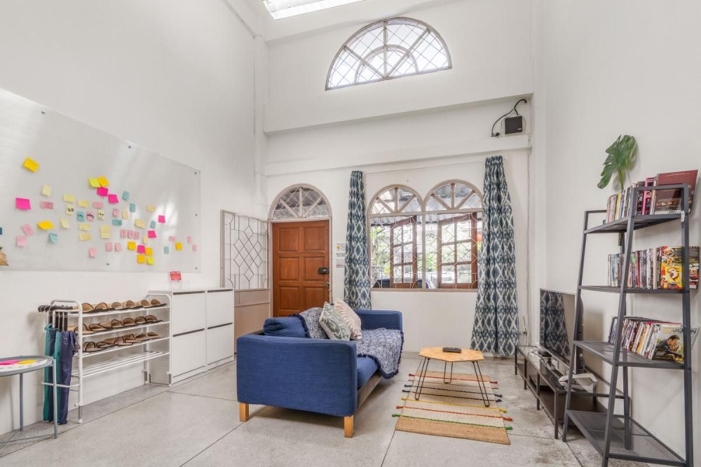 For RentTownhomeBang Sue, Wong Sawang, Tao Pun : Latest update 16/3/67: Townhouse fully furnished, 5 bedrooms, 3 bathrooms, 2 parking spaces, 1 rooftop. Across the road is Non Market.