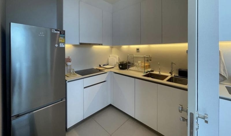 For RentCondoSukhumvit, Asoke, Thonglor : The Strand Thonglor 185 sq.m. 329,000 B Eng 中 日 Please add LINE ID @806qphgn o8415o5483