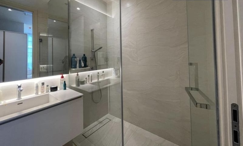 For RentCondoSukhumvit, Asoke, Thonglor : The Strand Thonglor 185 sq.m. 329,000 B Eng 中 日 Please add LINE ID @806qphgn o8415o5483