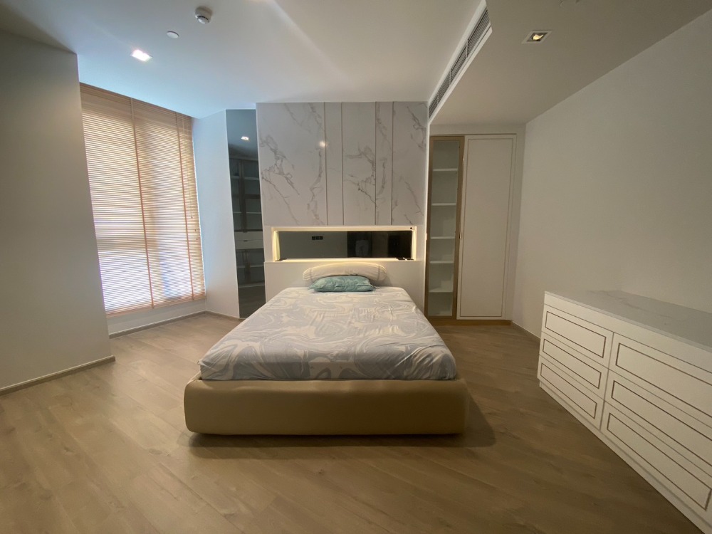 For RentCondoLadprao, Central Ladprao : 2 bedroom duplex for rent, location 5 Lat Phrao intersection.