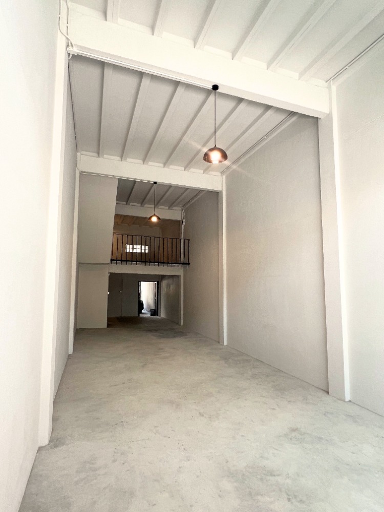 For SaleShop HouseLadprao101, Happy Land, The Mall Bang Kapi : Commercial building for sale, 4.5 floors, Happyland, near The Mall Bang Kapi and MRT Yellow Line, completely renovated.