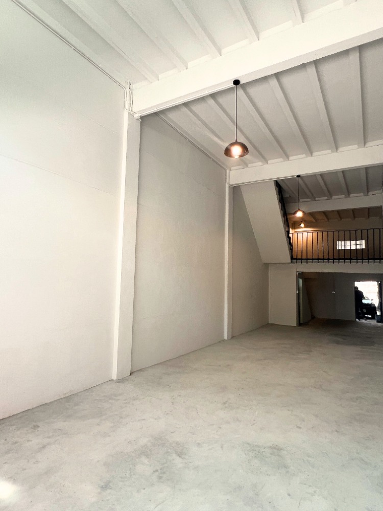 For SaleShop HouseLadprao101, Happy Land, The Mall Bang Kapi : Commercial building for sale, 4.5 floors, Happyland, near The Mall Bang Kapi and MRT Yellow Line, completely renovated.