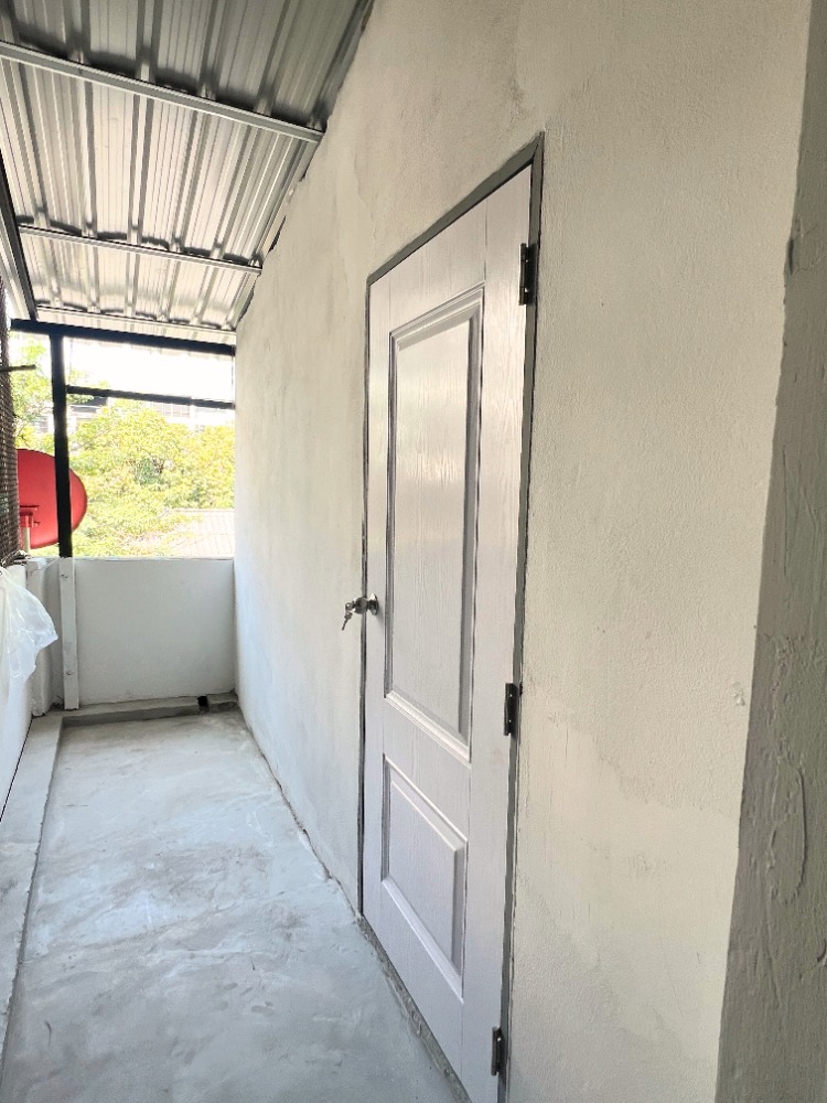 For SaleShop HouseLadprao101, Happy Land, The Mall Bang Kapi : Commercial building for sale, 4.5 floors, Happyland, near The Mall Bang Kapi and MRT Yellow Line, completely renovated.