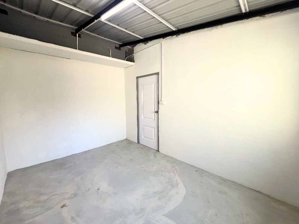 For SaleShop HouseLadprao101, Happy Land, The Mall Bang Kapi : Commercial building for sale, 4.5 floors, Happyland, near The Mall Bang Kapi and MRT Yellow Line, completely renovated.