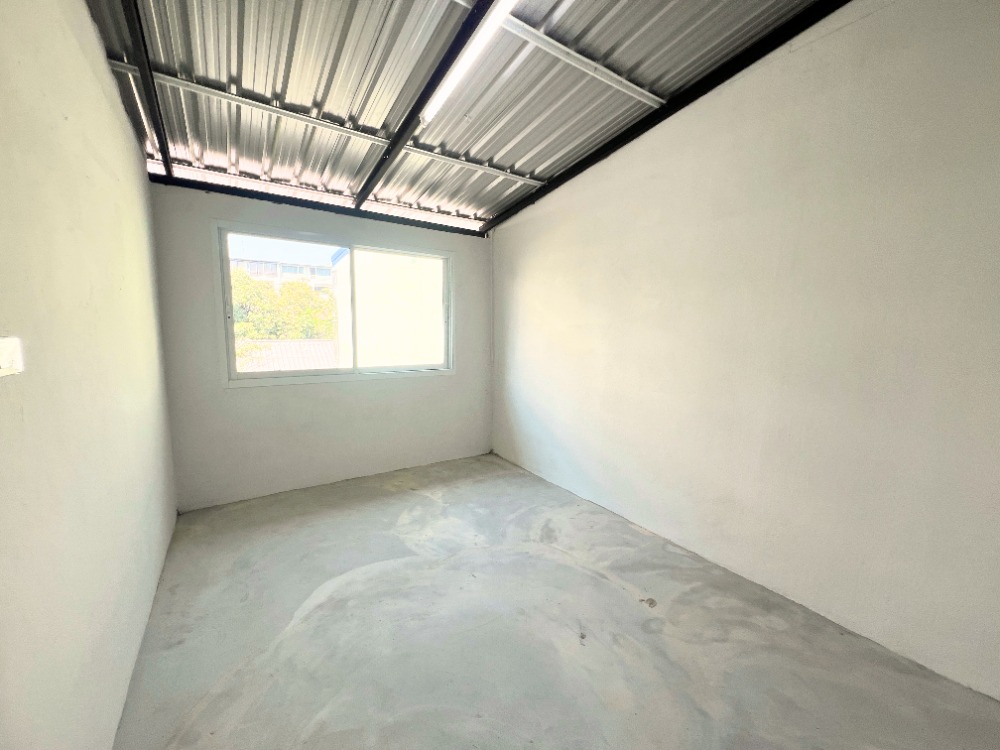 For SaleShop HouseLadprao101, Happy Land, The Mall Bang Kapi : Commercial building for sale, 4.5 floors, Happyland, near The Mall Bang Kapi and MRT Yellow Line, completely renovated.