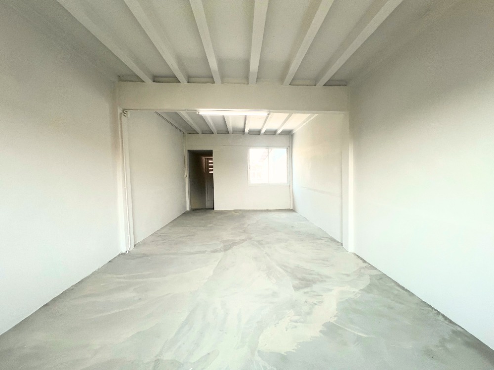 For SaleShop HouseLadprao101, Happy Land, The Mall Bang Kapi : Commercial building for sale, 4.5 floors, Happyland, near The Mall Bang Kapi and MRT Yellow Line, completely renovated.