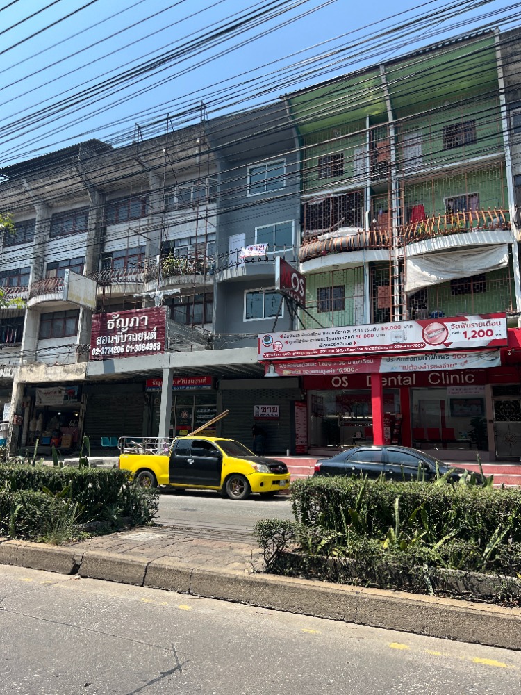 For SaleShop HouseLadprao101, Happy Land, The Mall Bang Kapi : Commercial building for sale, 4.5 floors, Happyland, near The Mall Bang Kapi and MRT Yellow Line, completely renovated.