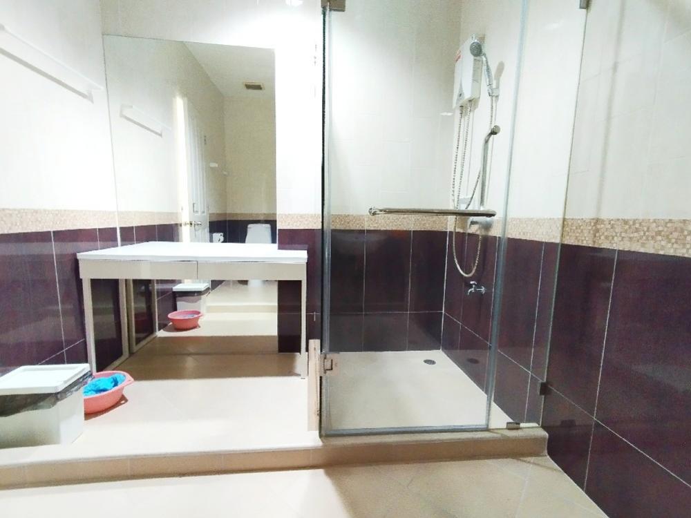 ให้เช่าทาวน์โฮมโชคชัย4 ลาดพร้าว71 : 🍒ให้เช่าทาวน์เฮ้าส์ 3 ชั้น หลังมุม #บ้านกลางเมืองแกรนด์เดอปารีสรัชดา ติดโรงเรียนนานาชาติ สิงคโปร์  เขตทองหลาง ,เหม่งจ๋าย ใกล้ห้วยขวางขนาด 3 ห้องนอน 4 ห้องน้ำ 34 ตารางวาจอดรถได้ 2 คัน พื้นที่ใช้สอย 195 ตรม.หน้ากว้าง 5.5 เมตรใกล้โรงเรียนนานาชาติ SISB, KISใก