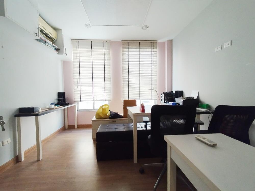 ให้เช่าทาวน์โฮมโชคชัย4 ลาดพร้าว71 : 🍒ให้เช่าทาวน์เฮ้าส์ 3 ชั้น หลังมุม #บ้านกลางเมืองแกรนด์เดอปารีสรัชดา ติดโรงเรียนนานาชาติ สิงคโปร์  เขตทองหลาง ,เหม่งจ๋าย ใกล้ห้วยขวางขนาด 3 ห้องนอน 4 ห้องน้ำ 34 ตารางวาจอดรถได้ 2 คัน พื้นที่ใช้สอย 195 ตรม.หน้ากว้าง 5.5 เมตรใกล้โรงเรียนนานาชาติ SISB, KISใก