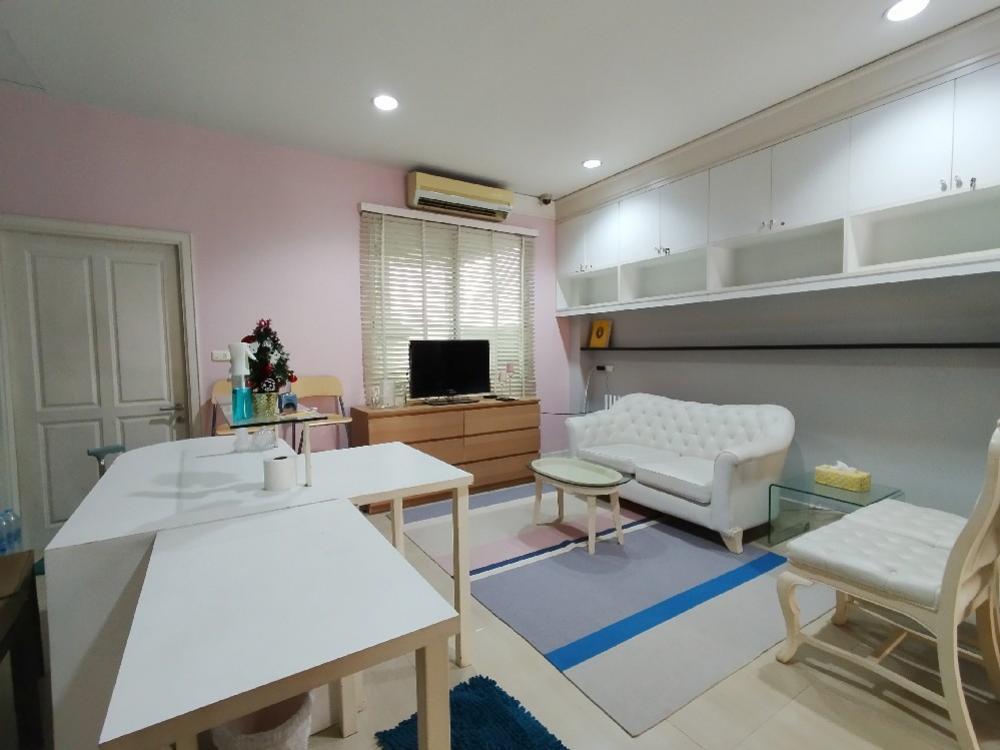 ให้เช่าทาวน์โฮมโชคชัย4 ลาดพร้าว71 : 🍒ให้เช่าทาวน์เฮ้าส์ 3 ชั้น หลังมุม #บ้านกลางเมืองแกรนด์เดอปารีสรัชดา ติดโรงเรียนนานาชาติ สิงคโปร์  เขตทองหลาง ,เหม่งจ๋าย ใกล้ห้วยขวางขนาด 3 ห้องนอน 4 ห้องน้ำ 34 ตารางวาจอดรถได้ 2 คัน พื้นที่ใช้สอย 195 ตรม.หน้ากว้าง 5.5 เมตรใกล้โรงเรียนนานาชาติ SISB, KISใก