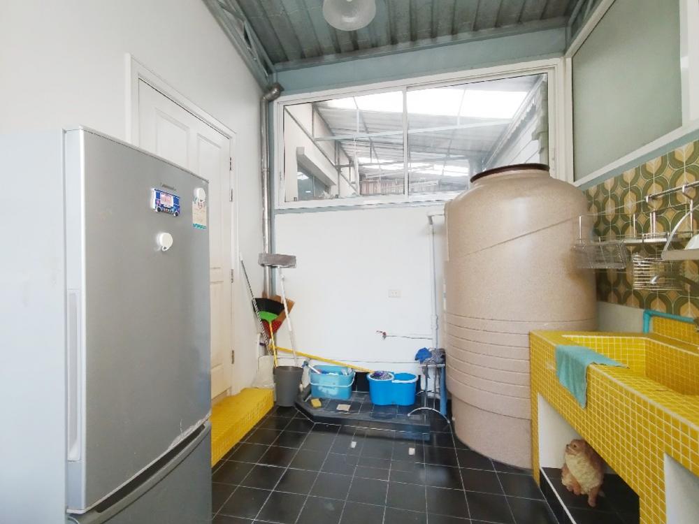 ให้เช่าทาวน์โฮมโชคชัย4 ลาดพร้าว71 : 🍒ให้เช่าทาวน์เฮ้าส์ 3 ชั้น หลังมุม #บ้านกลางเมืองแกรนด์เดอปารีสรัชดา ติดโรงเรียนนานาชาติ สิงคโปร์  เขตทองหลาง ,เหม่งจ๋าย ใกล้ห้วยขวางขนาด 3 ห้องนอน 4 ห้องน้ำ 34 ตารางวาจอดรถได้ 2 คัน พื้นที่ใช้สอย 195 ตรม.หน้ากว้าง 5.5 เมตรใกล้โรงเรียนนานาชาติ SISB, KISใก