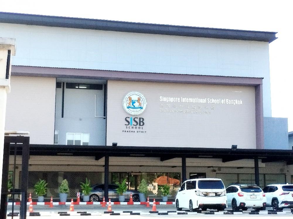 ให้เช่าทาวน์โฮมโชคชัย4 ลาดพร้าว71 : 🍒ให้เช่าทาวน์เฮ้าส์ 3 ชั้น หลังมุม #บ้านกลางเมืองแกรนด์เดอปารีสรัชดา ติดโรงเรียนนานาชาติ สิงคโปร์  เขตทองหลาง ,เหม่งจ๋าย ใกล้ห้วยขวางขนาด 3 ห้องนอน 4 ห้องน้ำ 34 ตารางวาจอดรถได้ 2 คัน พื้นที่ใช้สอย 195 ตรม.หน้ากว้าง 5.5 เมตรใกล้โรงเรียนนานาชาติ SISB, KISใก