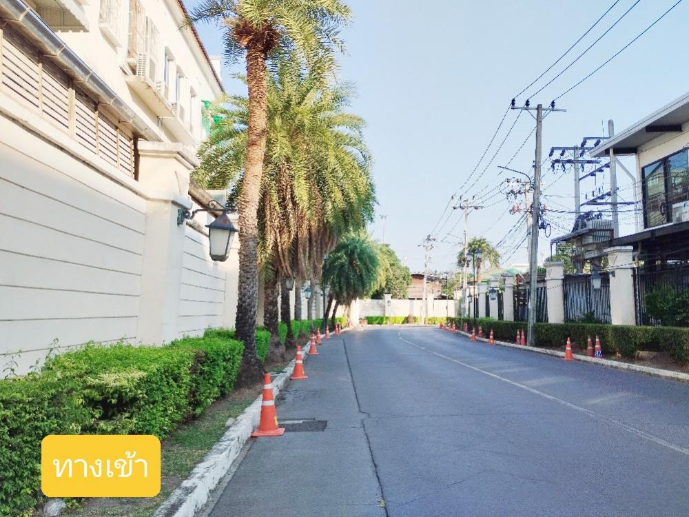 ให้เช่าทาวน์โฮมโชคชัย4 ลาดพร้าว71 : 🍒ให้เช่าทาวน์เฮ้าส์ 3 ชั้น หลังมุม #บ้านกลางเมืองแกรนด์เดอปารีสรัชดา ติดโรงเรียนนานาชาติ สิงคโปร์  เขตทองหลาง ,เหม่งจ๋าย ใกล้ห้วยขวางขนาด 3 ห้องนอน 4 ห้องน้ำ 34 ตารางวาจอดรถได้ 2 คัน พื้นที่ใช้สอย 195 ตรม.หน้ากว้าง 5.5 เมตรใกล้โรงเรียนนานาชาติ SISB, KISใก