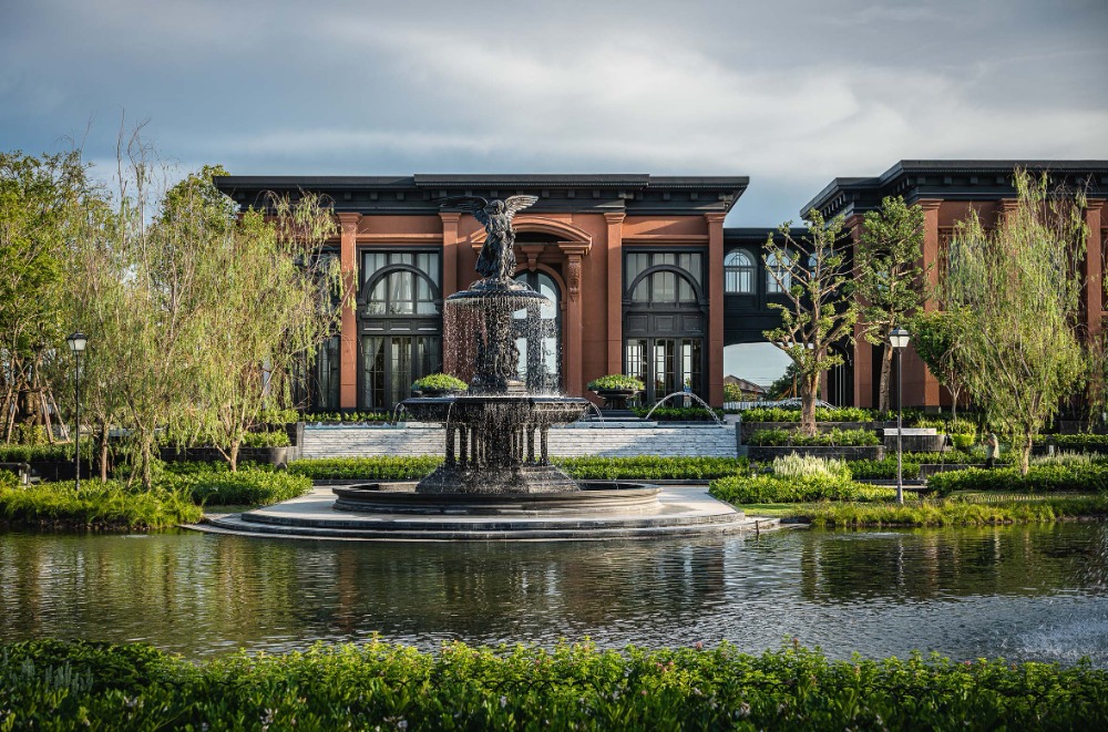 For SaleHousePattanakan, Srinakarin : Narasiri Krungthepkreetha (Narasiri Krungthepkreetha) A  Luxury  Modern French Renaissance house. On the best location of Krungthep Kreetha
