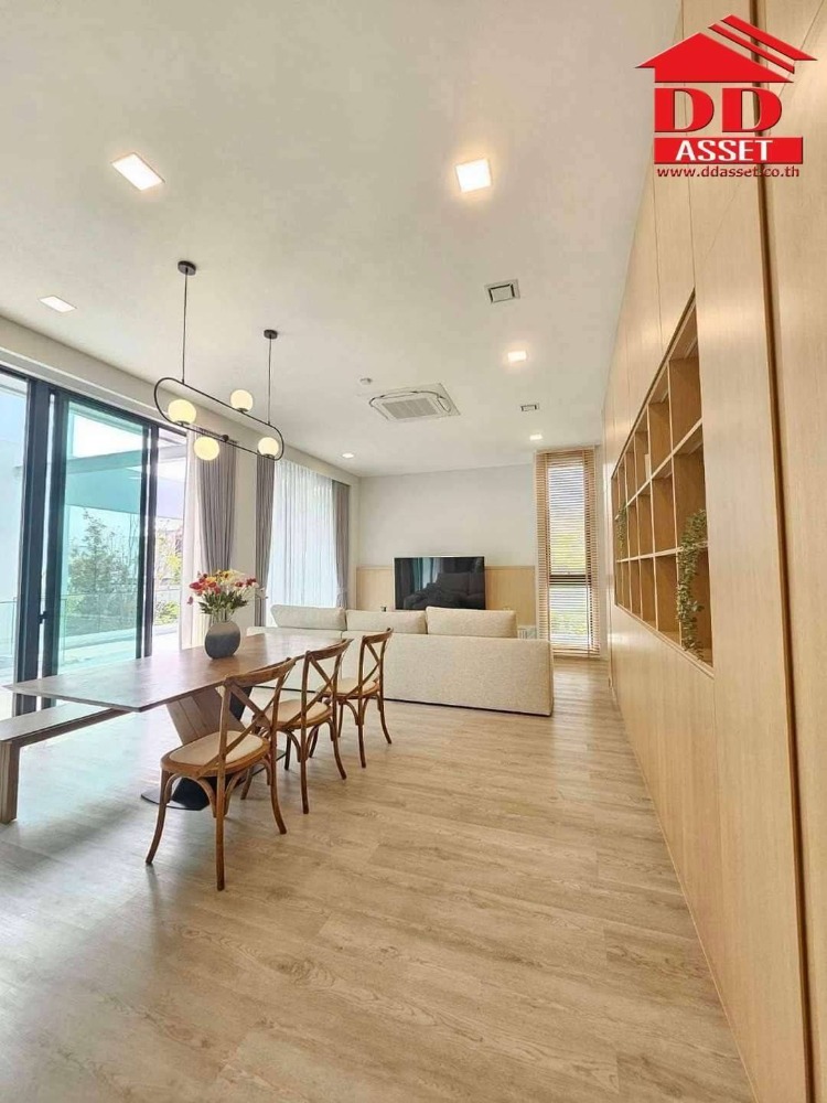 For RentHousePattanakan, Srinakarin : For rent, 3-story detached house, VIVE Krungthep Kreetha (VIVE Krungthep Kreetha) (Vive2), luxury home project. There is a private elevator, code H8060.